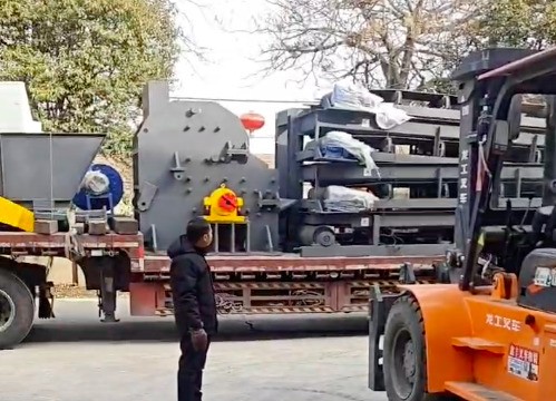 路友破碎機到達客戶廠地準(zhǔn)備開展裝機工作