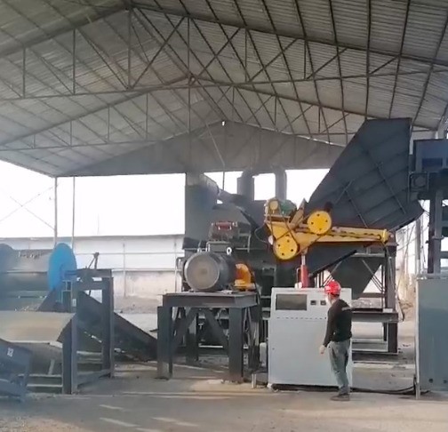 安徽地區(qū)315型破碎機(jī)使用現(xiàn)場，新機(jī)待運(yùn)行